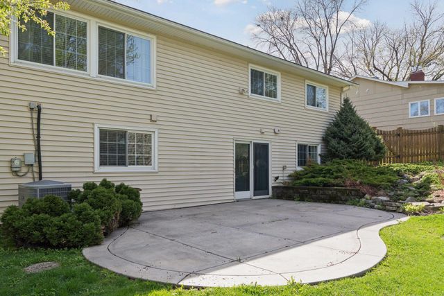 3416 Robinwood Spur, Minnetonka, MN 55305