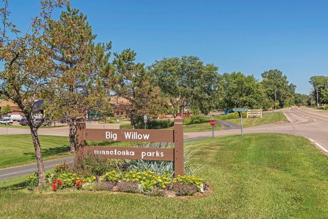 3416 Robinwood Spur, Minnetonka, MN 55305