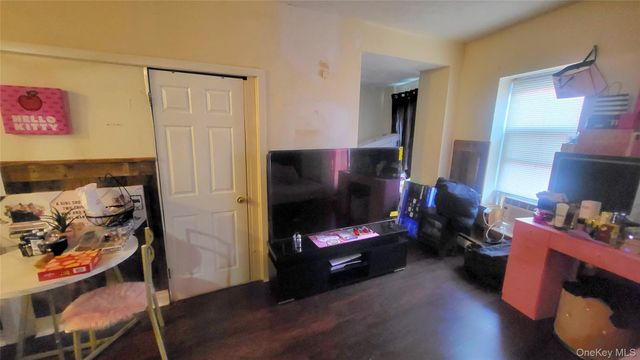 458-460 Main St, Poughkeepsie, NY 12601