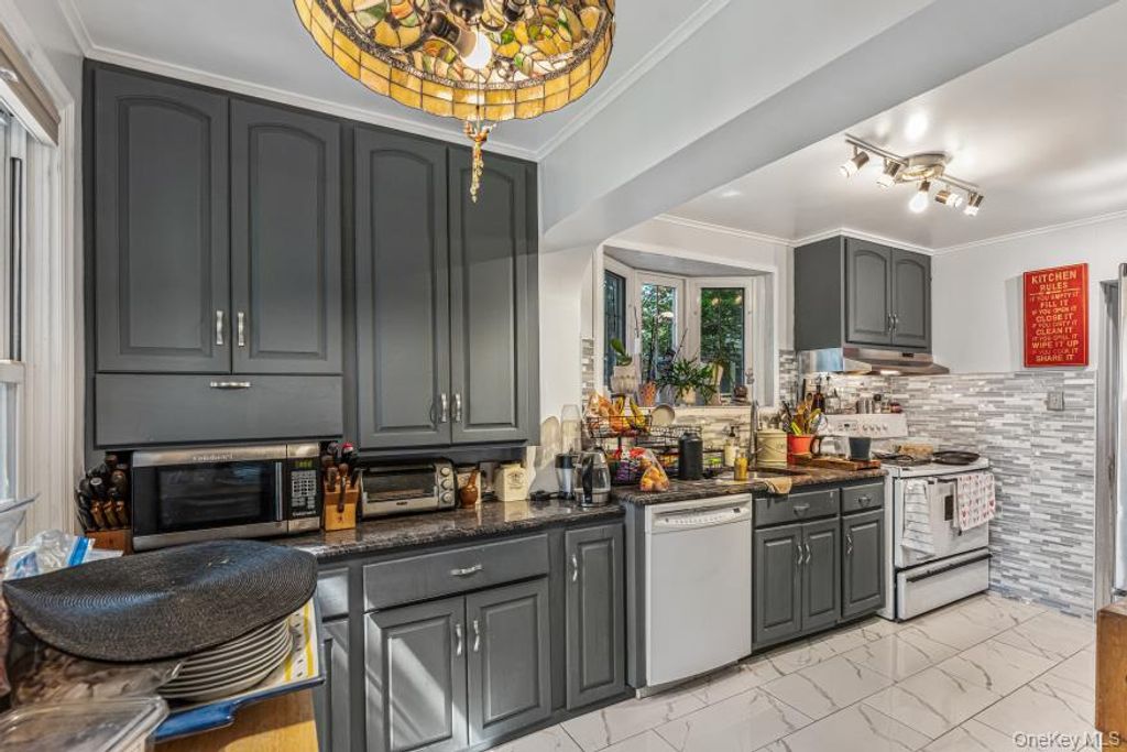 20 Huron Road, Bellerose Village, NY 11001 — photo 5