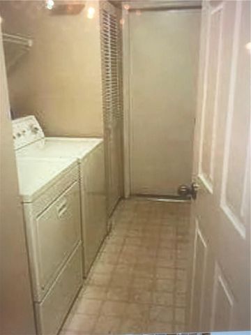 142 Gables Boulevard, Weston, FL 33326