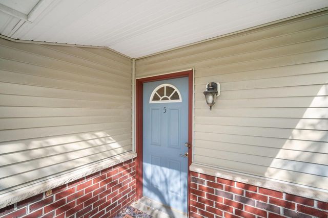 2145 Broken Hill ROAD #5, Waukesha, WI 53188