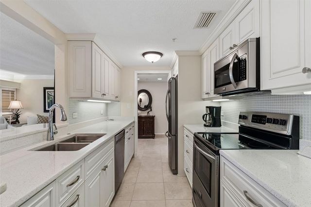 36750 US HIGHWAY 19 N 11205, Palm Harbor, FL 34684