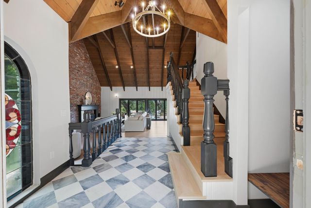 9815 Mira Del Rio Dr, Sacramento, CA 95827