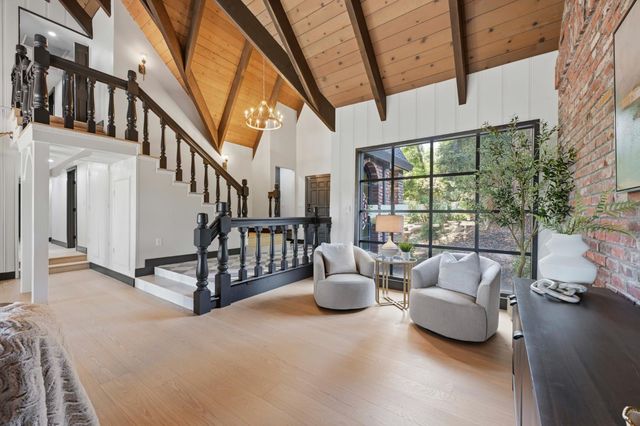 9815 Mira Del Rio Dr, Sacramento, CA 95827