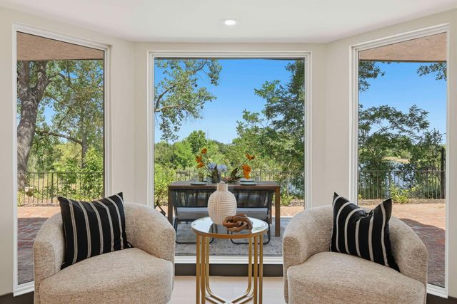 9815 Mira Del Rio Dr, Sacramento, CA 95827