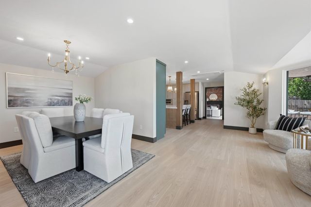 9815 Mira Del Rio Dr, Sacramento, CA 95827