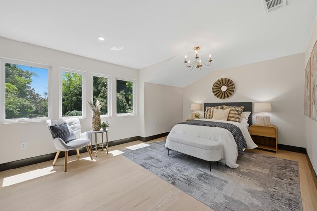 9815 Mira Del Rio Dr, Sacramento, CA 95827
