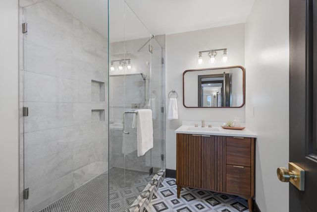 9815 Mira Del Rio Dr, Sacramento, CA 95827