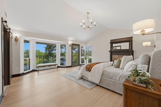 9815 Mira Del Rio Dr, Sacramento, CA 95827