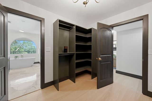 9815 Mira Del Rio Dr, Sacramento, CA 95827