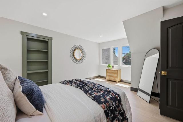 9815 Mira Del Rio Dr, Sacramento, CA 95827