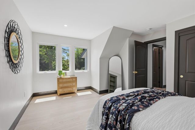 9815 Mira Del Rio Dr, Sacramento, CA 95827
