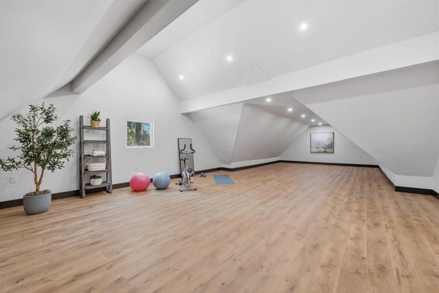 9815 Mira Del Rio Dr, Sacramento, CA 95827