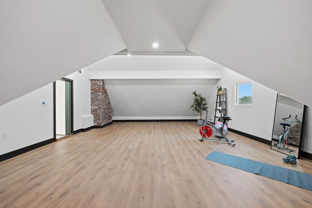9815 Mira Del Rio Dr, Sacramento, CA 95827