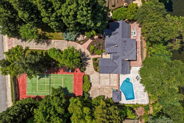 9815 Mira Del Rio Dr, Sacramento, CA 95827