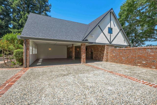 9815 Mira Del Rio Dr, Sacramento, CA 95827