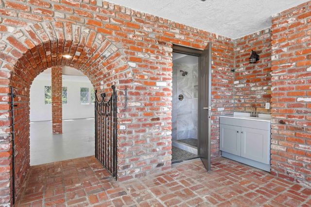 9815 Mira Del Rio Dr, Sacramento, CA 95827
