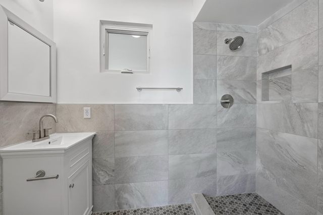 9815 Mira Del Rio Dr, Sacramento, CA 95827