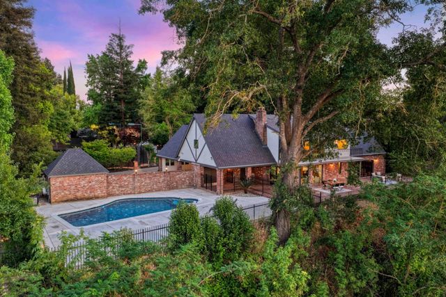 9815 Mira Del Rio Dr, Sacramento, CA 95827
