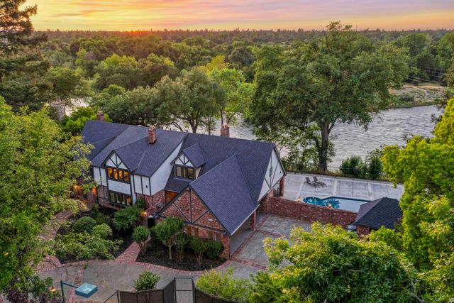 9815 Mira Del Rio Dr, Sacramento, CA 95827
