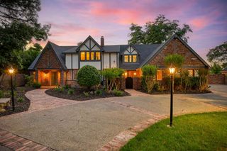 9815 Mira Del Rio Dr, Sacramento, CA 95827