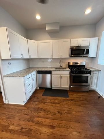 2840 W Addison Street 3S, Chicago, IL 60618