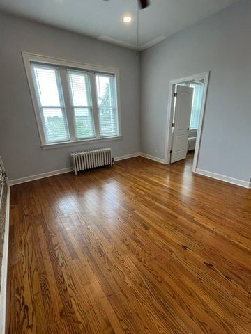 2840 W Addison Street 3S, Chicago, IL 60618