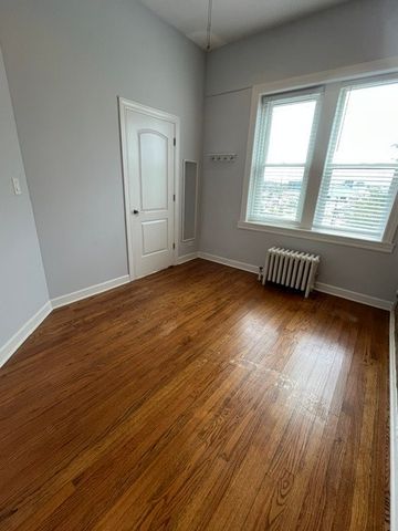 2840 W Addison Street 3S, Chicago, IL 60618