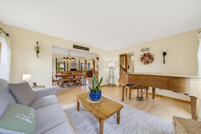 W148N10759 Crabtree LANE, Germantown, WI 53022