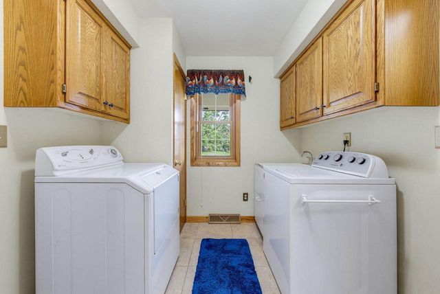 W148N10759 Crabtree LANE, Germantown, WI 53022