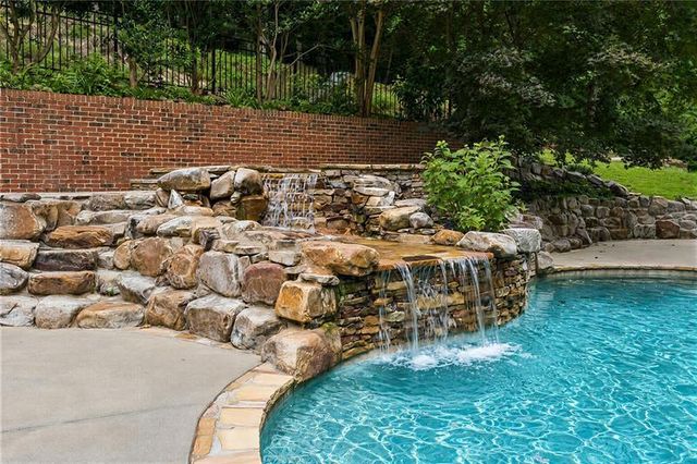 4992 Rebel Trail, Atlanta, GA 30327