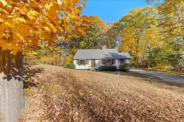 18 Royal Range Road, Sandown, NH 03873