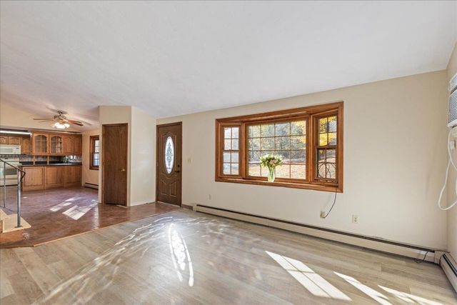 18 Royal Range Road, Sandown, NH 03873