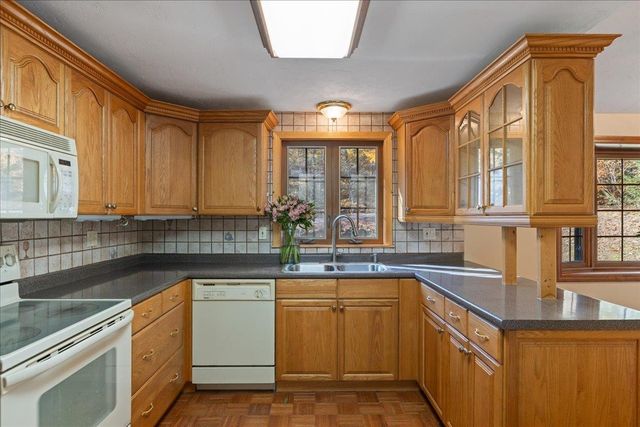 18 Royal Range Road, Sandown, NH 03873