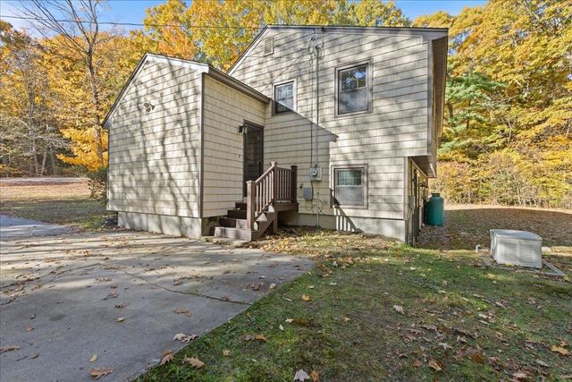 18 Royal Range Road, Sandown, NH 03873