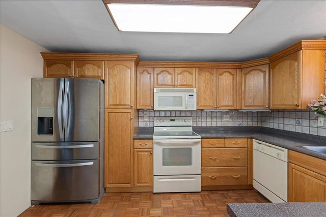 18 Royal Range Road, Sandown, NH 03873