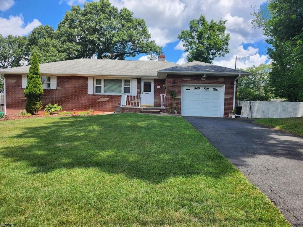 40 Crestmont Rd, Little Falls Twp., NJ 07424