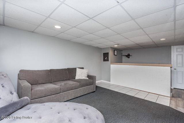 8309 Aspen Ave, Louisville, KY 40258