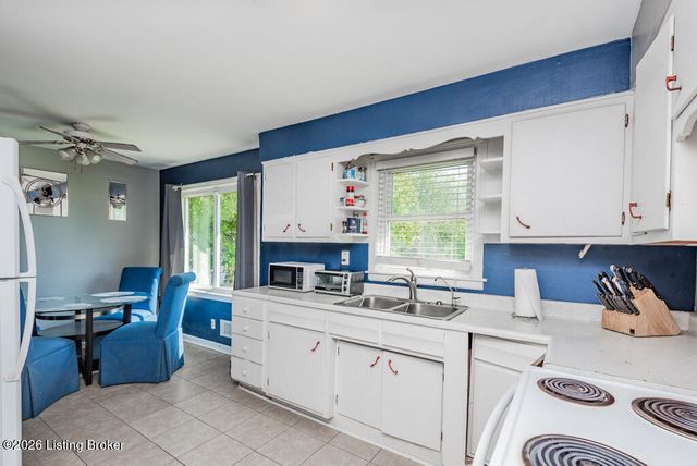 8309 Aspen Ave, Louisville, KY 40258