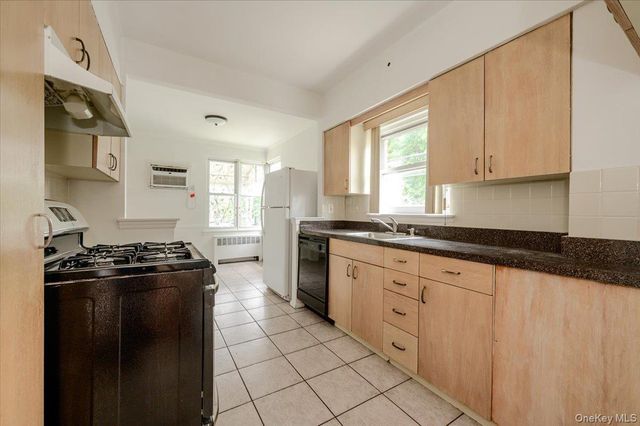 1103 Rhinelander Avenue, Bronx, NY 10461