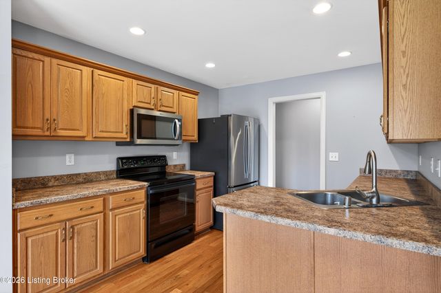 12401 Tyler Woods Ct, Louisville, KY 40299