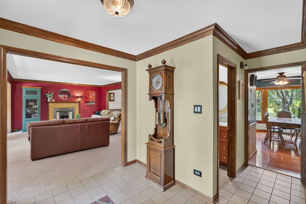 624 Virginia Court, Naperville, IL 60540 — photo 2