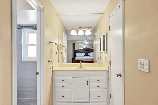 2105 39TH STREET W, Bradenton, FL 34205