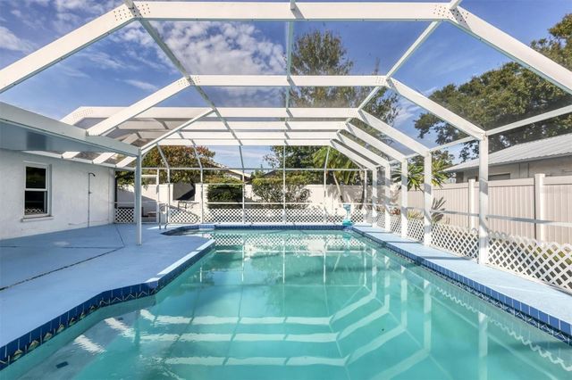 2105 39TH STREET W, Bradenton, FL 34205