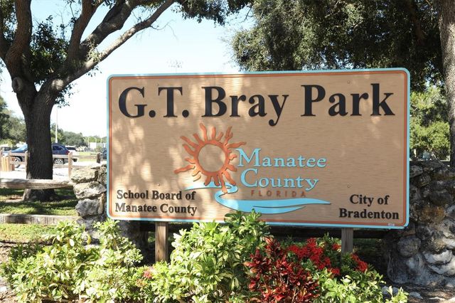 2105 39TH STREET W, Bradenton, FL 34205