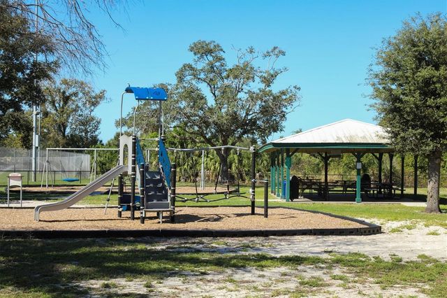 2105 39TH STREET W, Bradenton, FL 34205