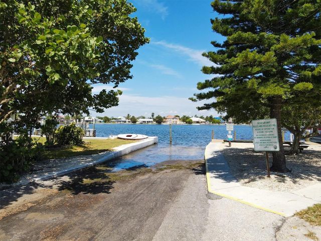 2105 39TH STREET W, Bradenton, FL 34205