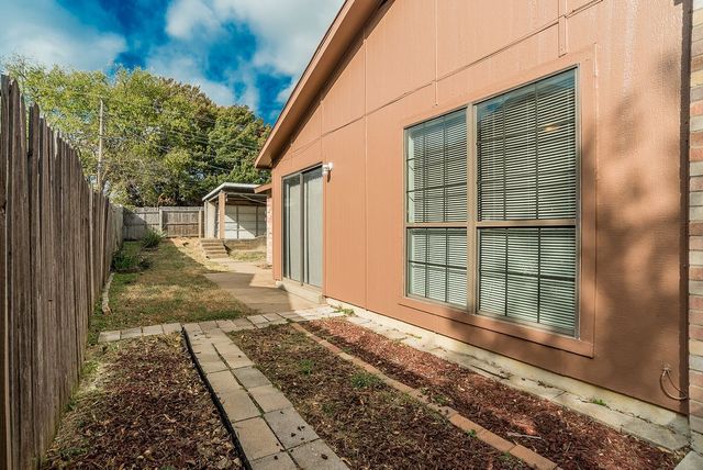 1437 Brook Meadow Circle, Lancaster, TX 75134