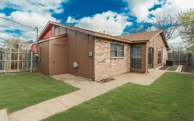 1437 Brook Meadow Circle, Lancaster, TX 75134